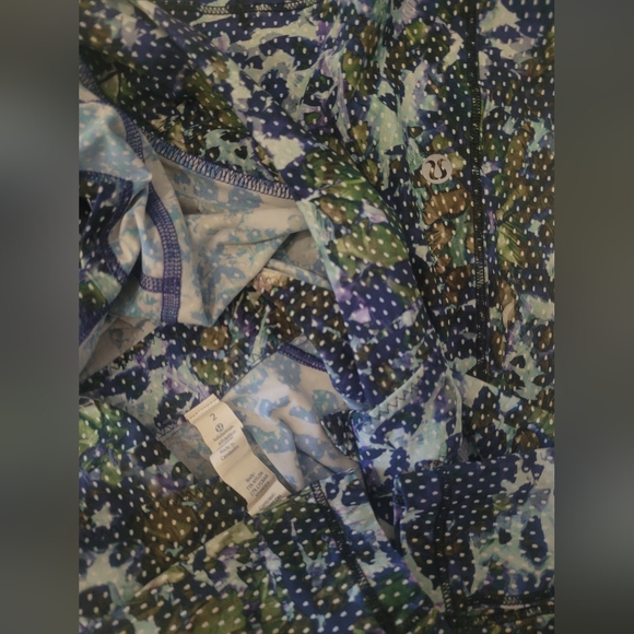 Lululemon Runbeam Hoodie Floral Sport White Multi/Black Sz 2 - Picture 9 of 12